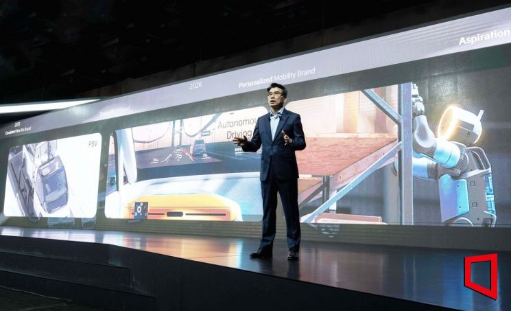 송호성 기아 사장이 9일 서울 중구 신라호텔에서 열린 '2026 CEO 인베스터데이'에서 발표하고 있다. 기아