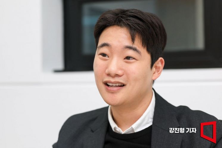 Joseongin, CEO of Chilroen, is being interviewed on the 9th in the Chilroen conference room in Seocho-gu, Seoul. Photo by Jinhyung Kang