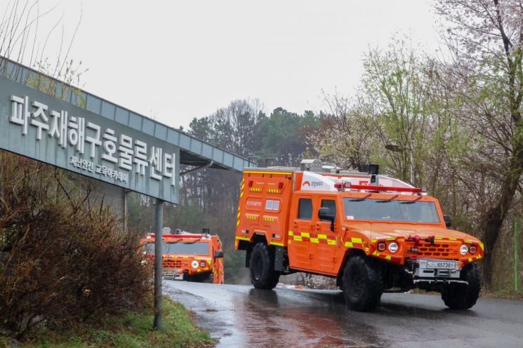 희망브리지 전국재해구호협회가 소방청에 전달한 중형산불진화차량.