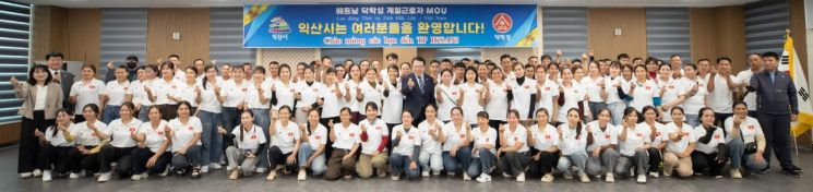 전북 익산시는 9일 고도한눈애(愛)세계유산센터에서 베트남 계절근로자 환영식을 개최했다. 익산시 제공