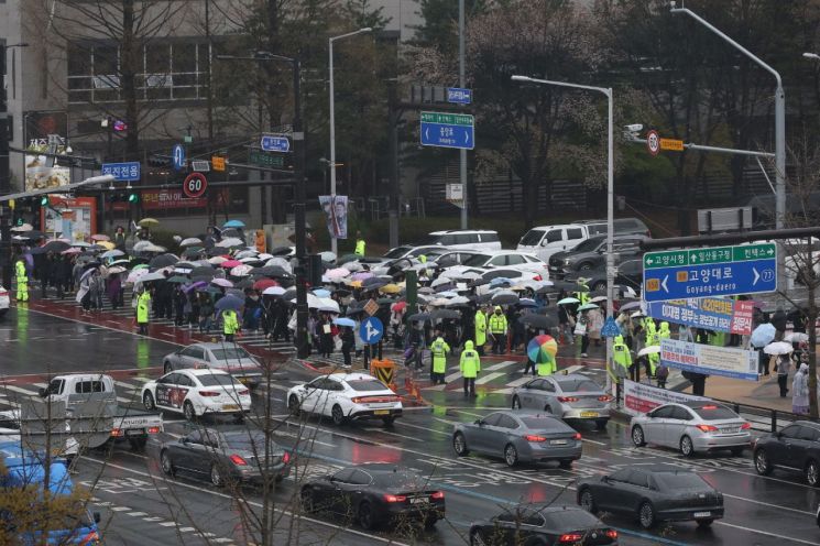 The Goyang Sports Complex, hosting the 'BTS World Tour Arirang in Goyang,' was filled with domestic and international visitors who came to enjoy the BTS concert, from the venue to nearby shops, despite the rainy and gloomy weather on the 9th. Courtesy of Goyang City