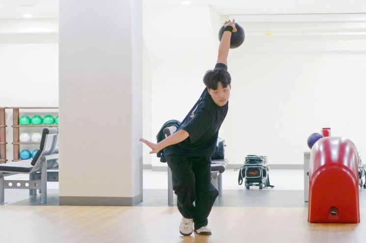 경기 광주시청 직장운동경기부 볼링팀이 오는 16일 광주시에서 개최되는 '제72회 경기도종합체육대회'를 앞두고 훈련을 하고 있다. 경기 광주시 제공