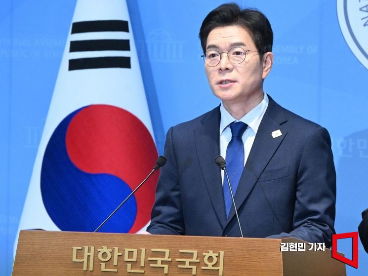 정원오 더불어민주당 6·3 지방선거 서울시장 후보가 10일 서울 여의도 국회 소통관에서 기자회견을 하고 있다. 2026.4.10 김현민 기자