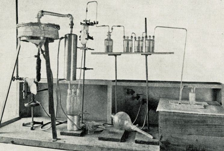 거듭된 연구 끝에 19세기 말 미, 유럽에서는 인스턴트 커피 추출기가 완성된다. 사진은 1890년대에 발명된 커피 추출기. 스미소니언 박물관 홈페이지