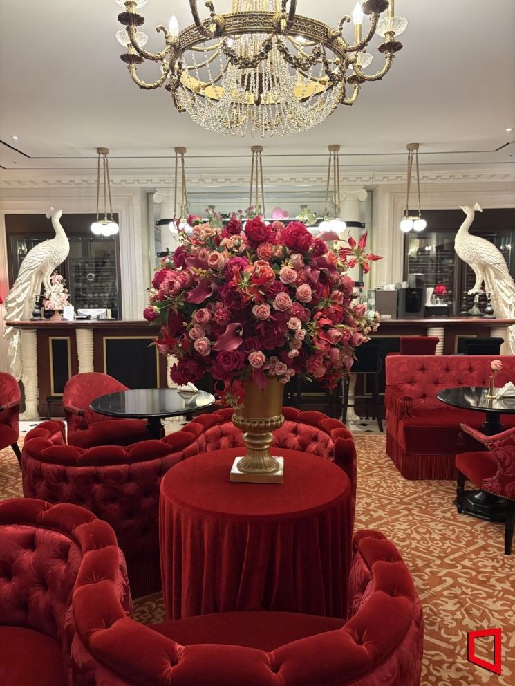 位于L’Escape酒店6层的“Tea Salon”，其座位布局便于与旁边座位互相对视，营造出暧昧而私密的氛围，是一大特色。权在熙 记者