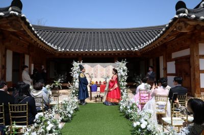 11日，在全州全罗监营内衙举行了“全北 My Wedding”第一号婚礼。全北自治道提供