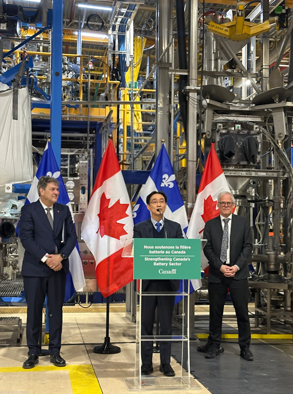 Sangyoung Oh, Executive Director and Head of Ecopro Canada (center), is participating in the official announcement event for battery R&D project incentive support alongside Claude Gwent, Member of Parliament for Canada's Ministry of Energy and Natural Resources (left), and Jacques Ramsey, Member of Parliament for Canada's Ministry of Public Safety. Ecopro