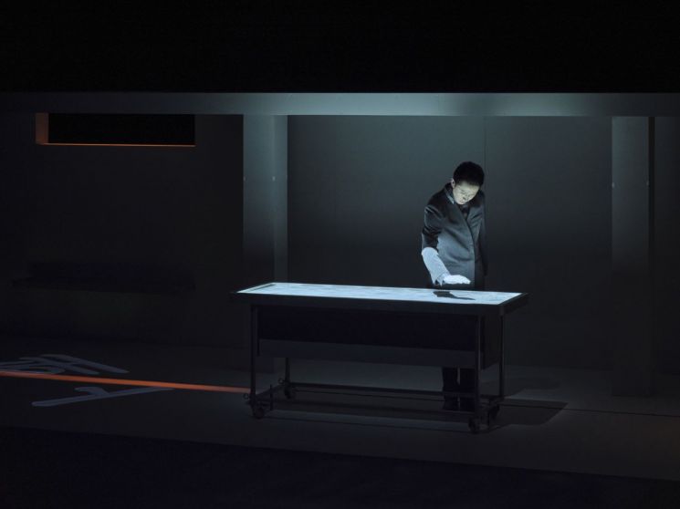 [On Stage]차가움과 따뜻함, 묘하게 공존하는 '뼈의 기록'