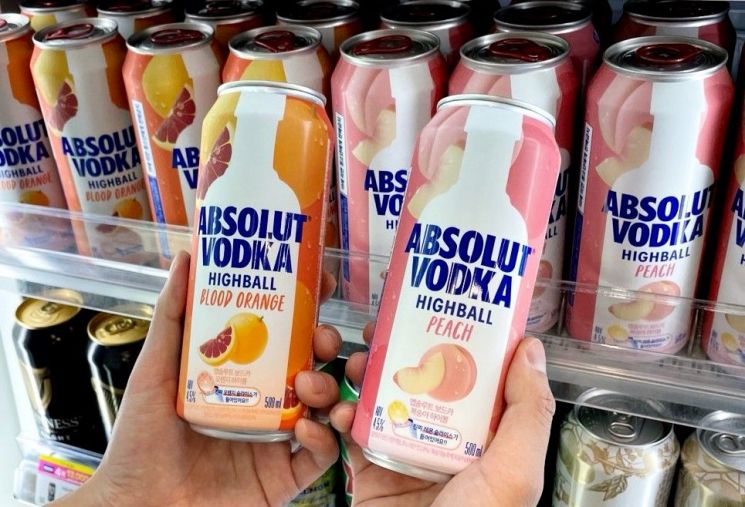 [오늘의신상]CU, 세계 최초 '앱솔루트 보드카' 생과일 하이볼