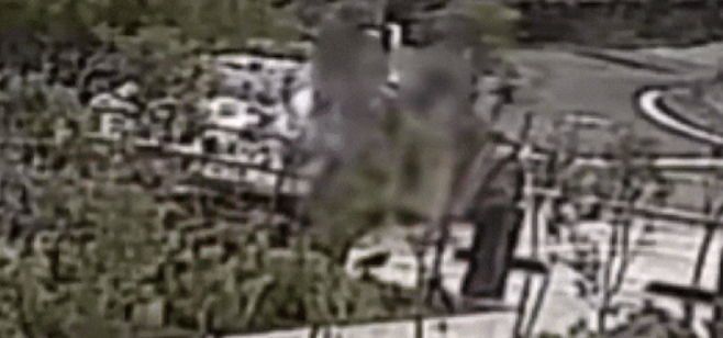 지난 10일 제주 한 가정집 주차장에 남녀가 몰래 들어와 애정행각을 벌이고 있다. JTBC '사건반장' 방송화면