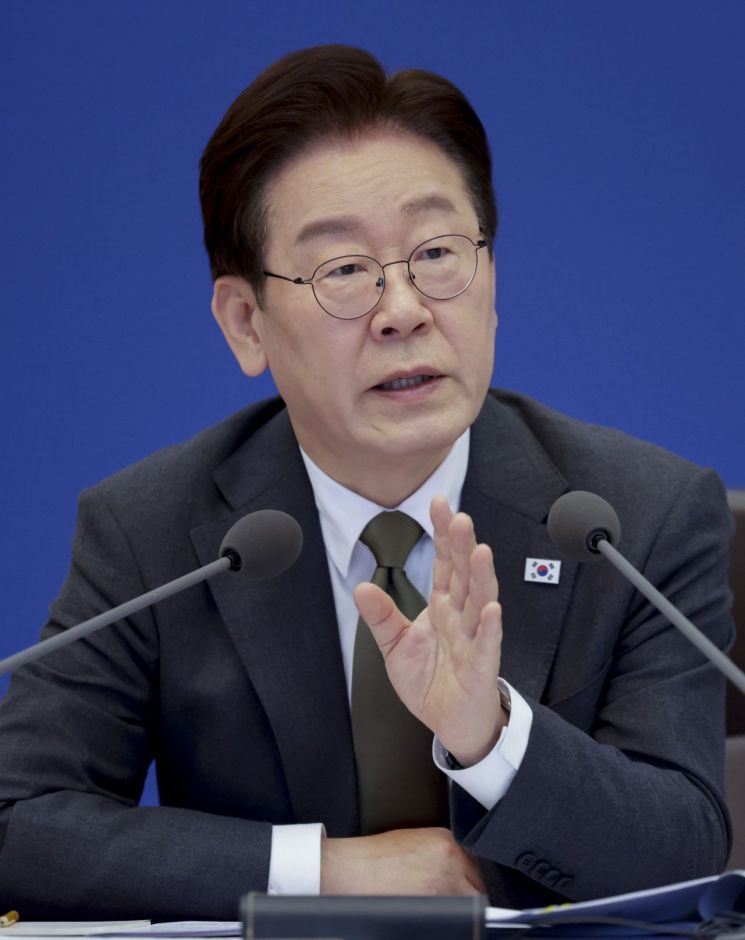 이재명 대통령이 14일 청와대에서 열린 국무회의 겸 비상경제점검회의에서 발언하고 있다. 연합뉴스