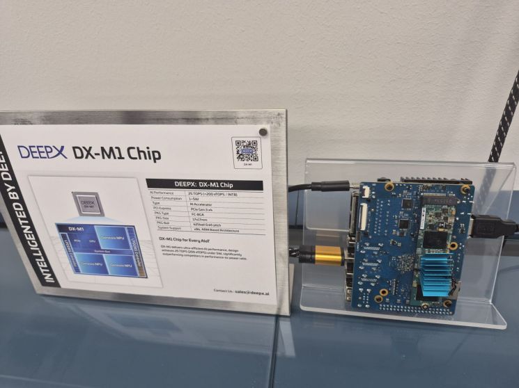 딥엑스 DX-M1 칩. 김진영 기자