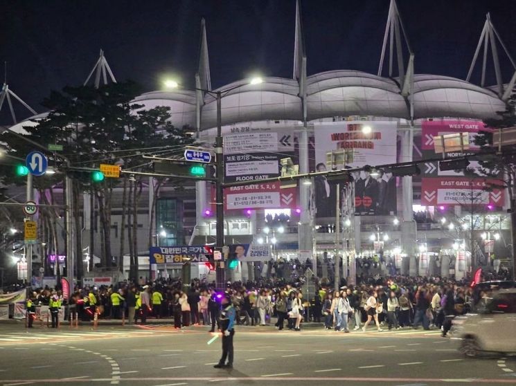 BTS 월드투어 아리랑 in 고양 공연이 열렸던 9일, 11일~12일 13만여 명의 관람객이 방문한 가운데 고양특례시(시장 이동환)는 단 한 건의 안전사고 없이 공연이 마무리됐다. 고양시 제공