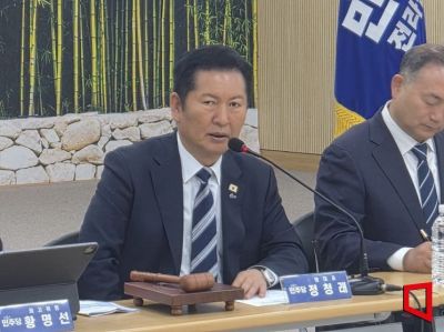 정청래 더불어민주당 대표가 10일 전남 담양농협 본점에서 열린 현장 최고위원회의에서 발언하고 있다. 송보현 기자