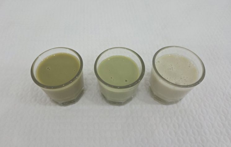 최근 출시된 빙그레 '왕실말차'(왼쪽부터), 롯데웰푸드 '파스퇴르 제주말차라떼', hy '헬리코박터 프로젝트 윌 제주말차' 내용물. 정현진 기자