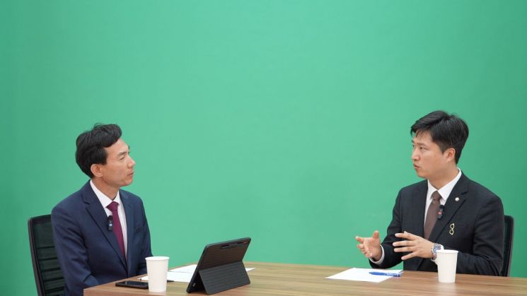 우재준 국민의힘 최고위원이 지난 14일 아시아경제 '소종섭의 시사쇼'에 출연해 소종섭 정치스페셜리스트와 인터뷰했다.