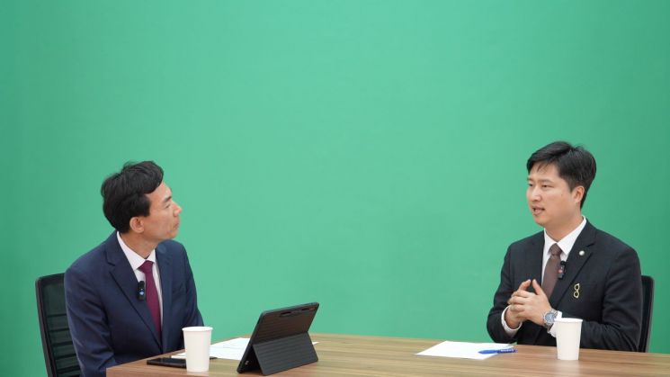 지난 14일 '소종섭의 시사쇼'에 출연한 우재준 최고위원은 "국민이 한동훈의 명예를 회복시켜 줄 것"이라고 말했다.