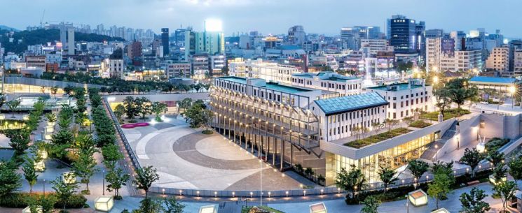 아시아문화전당 전경. 김 전당장은 광주를 거점으로 외부와 순환하는 전당, 지역 작가를 키워 세계로 내보내는 ACC 구상에 대한 포부를 밝혔다. ACC