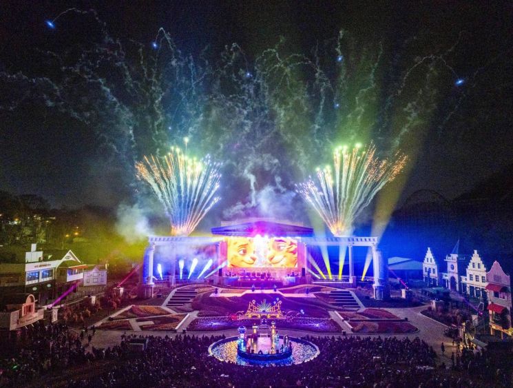 에버랜드 스페셜 불꽃쇼 '빛의 수호자들'. 삼성물산