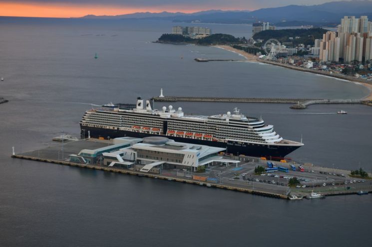 웨스테르담호 이전 입항 전경. 속초시 제공