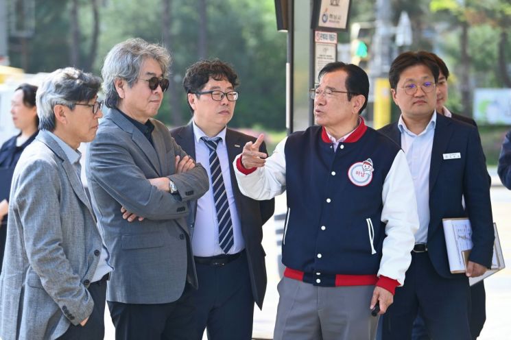 Hanam City (Mayor Lee Hyunjae) conducted an on-site inspection with transportation experts on the 15th to develop practical response measures for various regional transportation issues, including the extension of Subway Line 9, GTX-D passing through Hwangsan and Gyosan, and the extension of the Wirye-Sinsa Line to Hanam. Provided by Hanam City