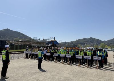 코레일 광주본부와 장성군이 지진으로 인한 열차 탈선 및 객차 화재 상황를 가정한 지진 대응 열차 탈선·화재 비상대응훈련을 실시했다. 코레일 광주본부 제공