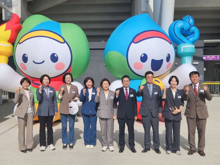 경기도 최대의 스포츠 축제인 '제72회 경기도체육대회 2026 광주'가 16일 광주시 G-스타디움에서 화려한 막을 올리며 3일간의 대장정에 돌입했다. 이종구 기자