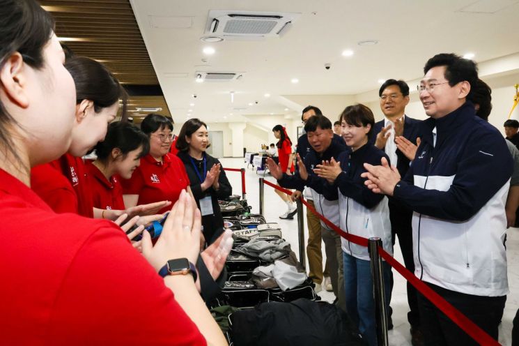 이상일 용인특례시장이 16일 '제72회 경기도체육대회 2026 광주'에 출전한 용인선수단을 격려했다. 용인시 제공