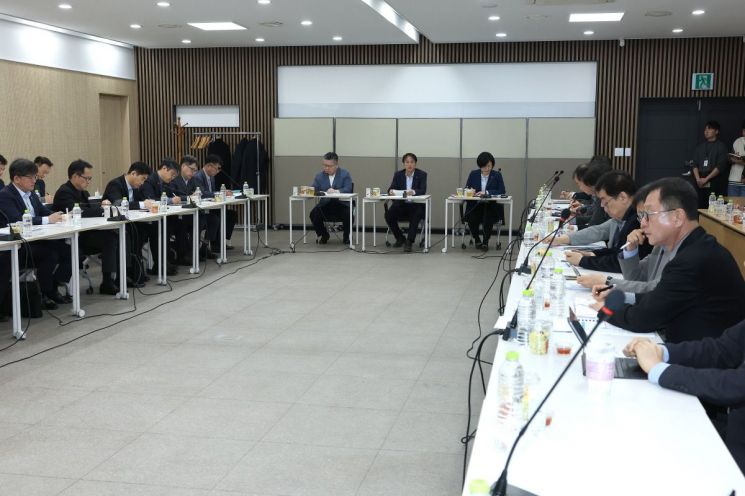 Mayor Donghwan Lee of Goyang City is reviewing support plans ahead of the opening of the 2026 Goyang International Flower Expo on the 24th. Provided by Goyang City