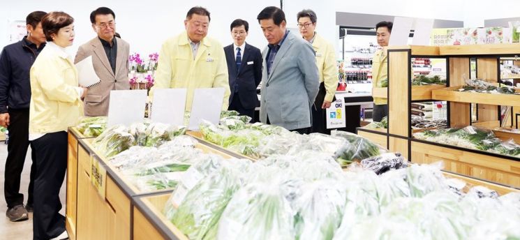 파주시, 밥상물가 및 영농자재 수급 상황 점검. 로컬푸드 문산점 현장 방문. 파주시 제공