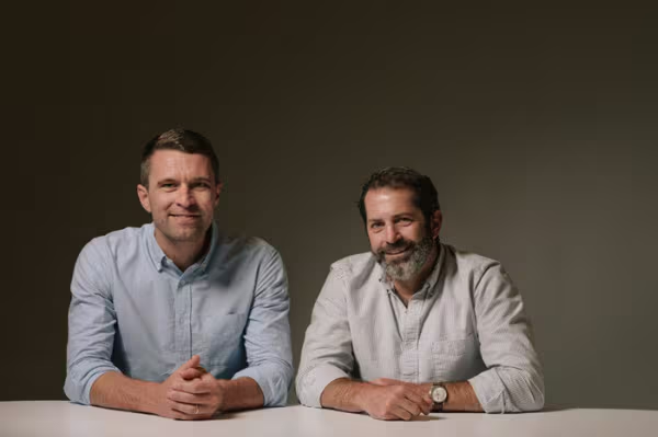 팀 브라운, 조이 즈윌링거 올버즈 공동창업자.(왼쪽 사진), 2021년 당시 뉴욕 맨해튼의 올버즈 플레그십 스토어. 올버즈, 로이터연합뉴스