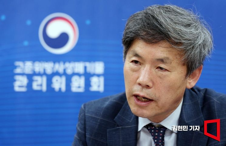 김현권 고준위 방사성폐기물 관리위원회 위원장이 서울 종로구 석탄회관빌딩에서 아시아경제와 인터뷰를 하고 있다. 2026.4.17 김현민 기자