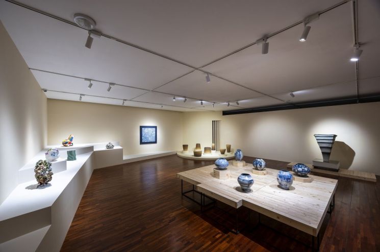 2024 경기도자비엔날레 국제공모전 전시 전경. 한국도자재단 제공