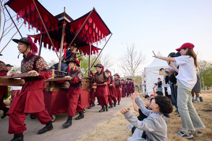 제9회 양주 회암사지 왕실축제 어가행렬. 양주시 제공