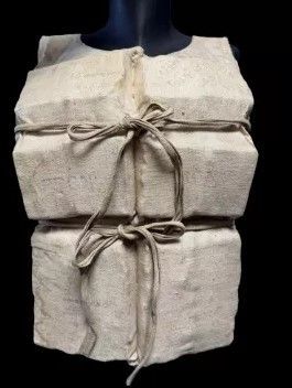 타이태닉호 사고 생존자가 착용했던 구명조끼가 약 13억원에 낙찰됐다. 헨리 앨드리지 앤 선 홈페이지 캡처
