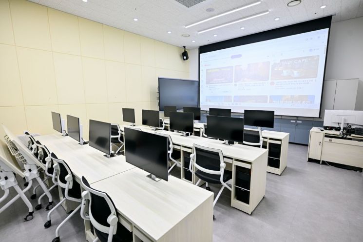 속초미디어센터 내부(디지털 교육실). 속초시 제공