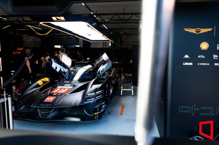 제네시스 마그마 레이싱 GMR-001 하이퍼카 #19 차량. 제네시스