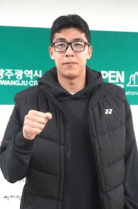 '한국 테니스 간판 스타' 정현(29·김포시청)이 20일 광주광역시 진월국제테니스장에서 2026 광주오픈국제남자챌린저 투어 테니스대회 본선(32강)을 앞두고 선전을 다짐하고 있다. 광주시테니스협회 제공