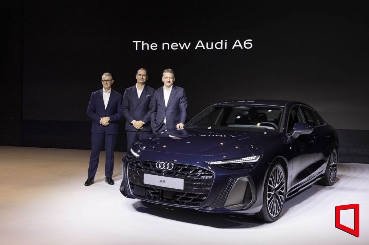 왼쪽부터 스티브 클로티 아우디 코리아 사장, 마르코 슈베르트 아우디 AG 이사회 멤버, 세일즈·마케팅 총괄, 게르놋 될너 아우디 AG 이사회 의장 회장. 아우디 코리아