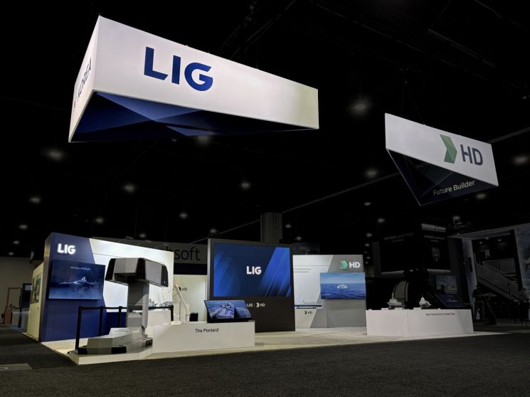 'Sea Air Space 2026' 전시장에 마련된 LIG D&A 부스 전경. LIG D&A