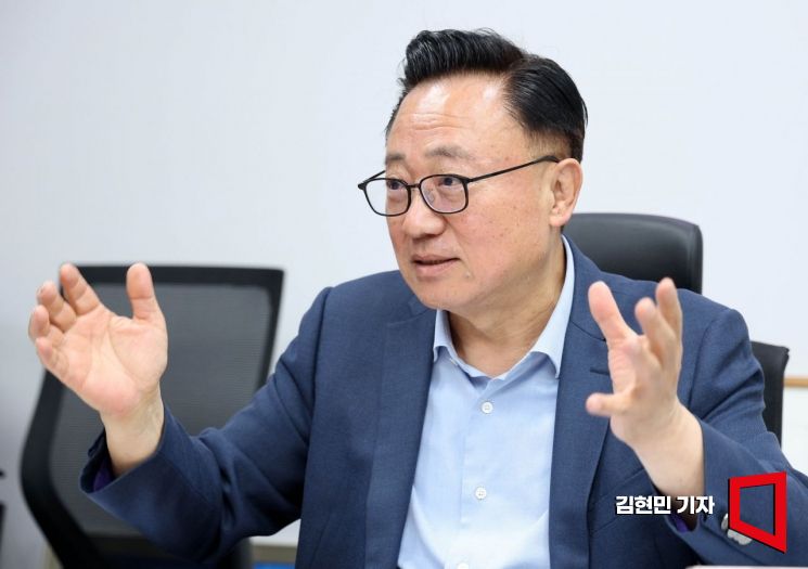 고동진 국민의힘 의원이 21일 국회의원회관에서 아시아경제와 인터뷰하고 있다.