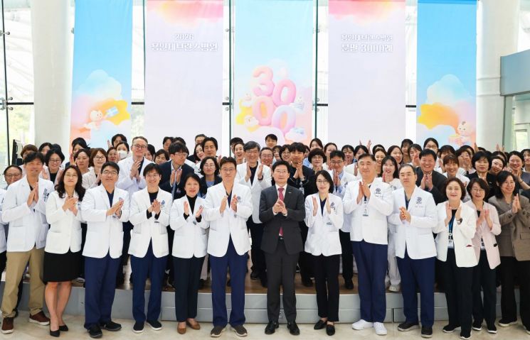 이상일 용인특례시장이 21일 낮 용인세브란스병원에서 열린 '분만 3000례 기념행사'에 참석했다. 용인시 제공
