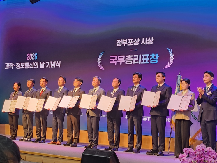 金총리 "AI 3대 강국 도약 총력"…'과학·정보통신의 날' 164명 포상(종합) 