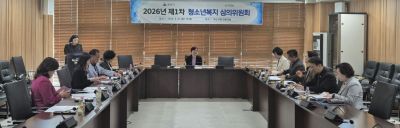 전북 익산시는 21일 시청 대회의실에서 '2026년 제1차 청소년복지 심의위원회'를 가졌다. 사진 제공=익산시