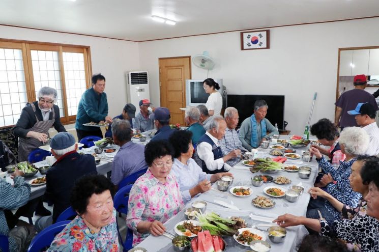 [사진 제공=하동군] 마을 공동식당 운영