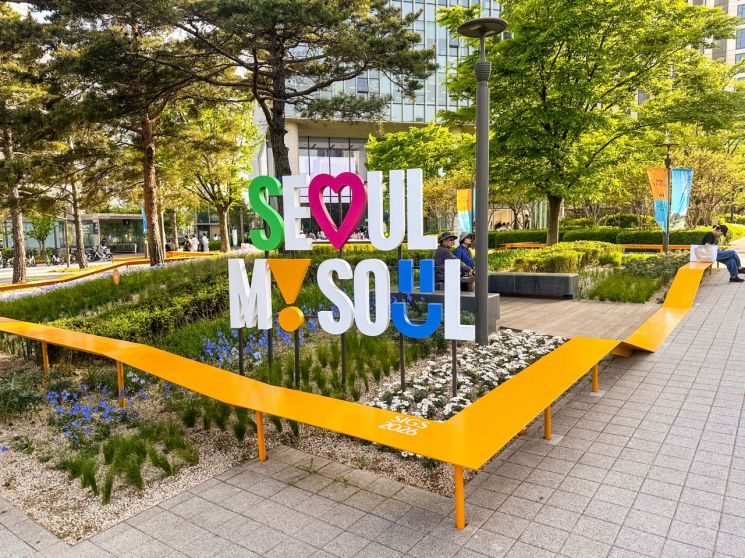 Linear garden created at Exit 5 of Seoul Forest Station. Provided by Seoul City