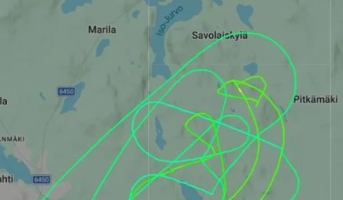 비행 추적 서비스 플라이트레이더24에는 최소 4대의 항공기가 남성 성기와 더불어 하트 모양으로 보이는 경로가 선명하게 그려졌다. 플라이트레이더24