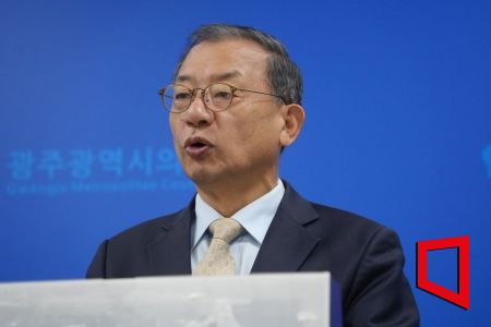 국민의힘 전남·광주통합특별시장 후보 이정현이 23일 오전 광주시의회 브리핑룸에서 출마 기자회견을 하고 있다. 송보현 기자