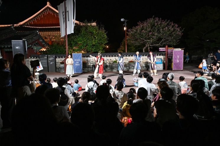 [사진 제공=진주시] 나이트워킹투어 사진