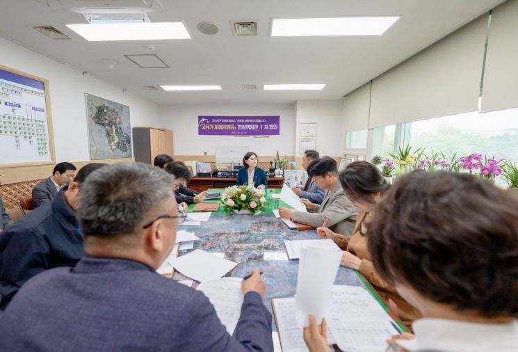 오산시(시장 이권재)가 정부의 고유가 피해 지원 정책 시행에 맞춰 시민들이 불편 없이 지원금을 신청할 수 있도록 현장 대응체계를 강화하고 있다. 오산시 제공